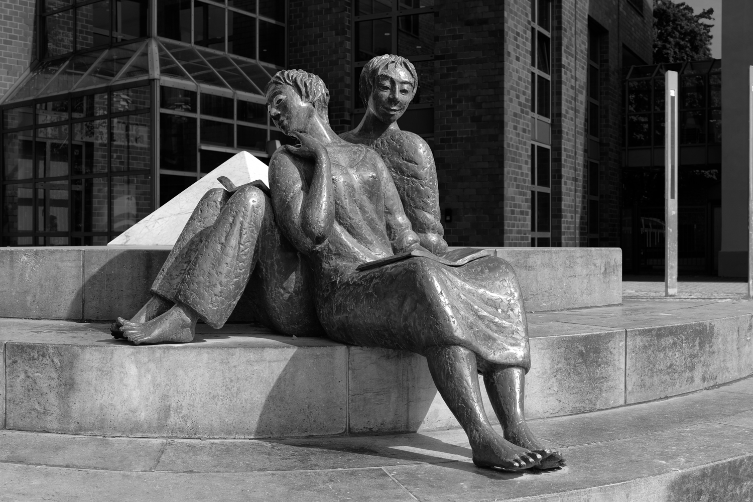 Skulptur Die Lesenden it 30x40